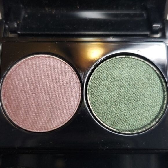 LANCOME Colour Focus Exceptional Wear Eye Color Duo - Exhibition Montage - Picture 2 of 4